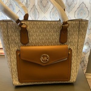 $200 Brand new Michael Kors vanilla medium tote purse.